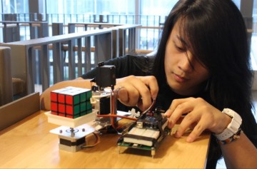 UBC Mech Graduate Designs Rubik’s Cube Solving Robot